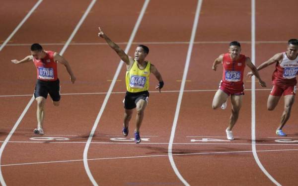 Haiqal meraikan kejayaan memenangi acara 100 meter Sukan SEA 2019 di Manila, Filipina.