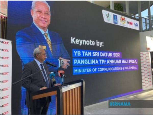 Annuar ketika pelancaran Minggu Ekonomi Digital Malaysia di Ekspo 2020 Dubai, di Pavilion Malaysia di Dubai pada Rabu. - Foto Bernama