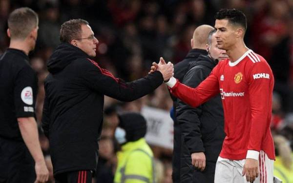 Ronaldo (kanan) percaya Rangnick memerlukan lebih masa bagi membentuk kembali Manchester United yang lebih mantap. - Foto AFP