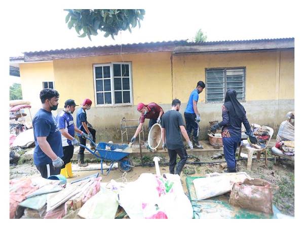 Gerakan secara berkumpulan memudahkan agihan tugas para sukarelawan terlibat.