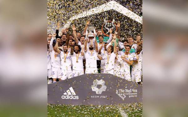 Pemain-pemain Real Madrid meraikan kejayaan menjulang kejuaraan Piala Super Sepanyol di Riyadh.