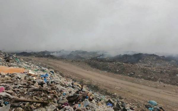 Kebakaran di tapak pelupusan sampah yang memasuki hari kelima hari ini.