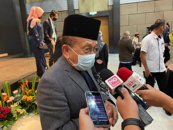 Rais ketika sidang media selepas Majlis Sepetang bersama Tan Sri Dr Rais Yatim di Kuala Lumpur pada Isnin.