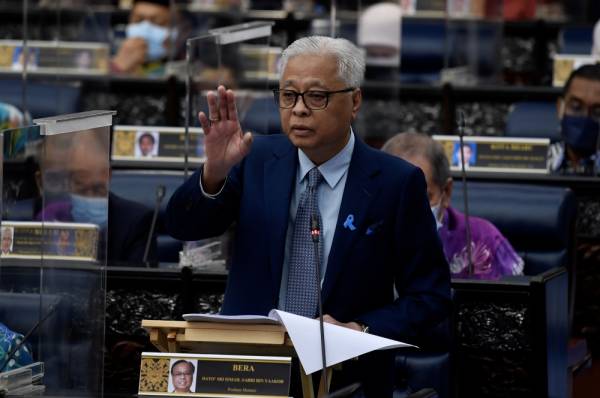 Ismail Sabri pada Mesyuarat Khas Penggal Keempat, Parlimen ke-14 di Bangunan Parlimen hari ini. -Foto Bernama