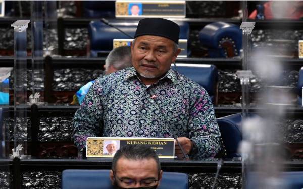 Menteri Alam Sekitar dan Air merangkap Ahli Parlimen Kubang Kerian Datuk Seri Tuan Ibrahim Tuan Man berucap pada Mesyuarat Khas Penggal Keempat, Parlimen ke-14 di Bangunan Parlimen pada Khamis. - Foto Bernama 