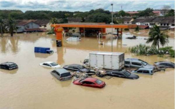 Penyelarasan bantuan itu penting bagi membantu penduduk terkesan akibat banjir teruk melanda terutama di Taman Sri Muda, Disember tahun lalu. - Gambar hiasan 