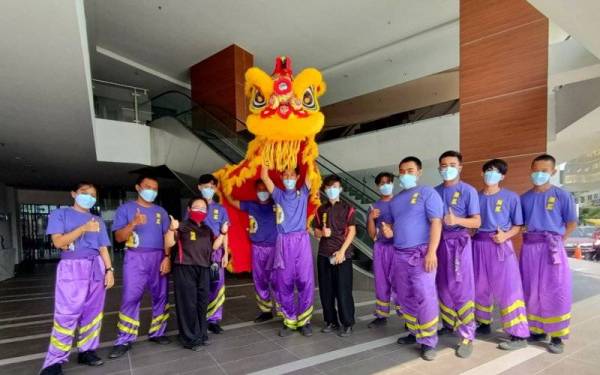 Peralihan Kelantan ke Fasa Empat PPN pada 3 Januari lalu memberi kegembiraan kepada Pertubuhan Kebudayaan dan Kesenian Xiang Long Kelantan apabila mereka kembali membuat persembahan tarian singa selepas berehat hampir dua tahun akibat serangan pandemik Covid-19.