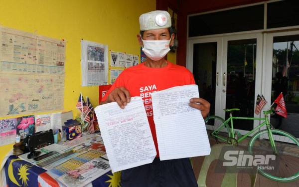 Mohd Haris Samsudin menunjukkan surat yang menyatakan isi hatinya bagi memerangi isu rasuah di negara ini.