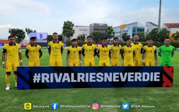 Skuad Harimau Malaya dibarisi pemain tempatan, kacukan dan naturalisasi pada Piala Suzuki AFF 2020 di Singapura bulan lalu. - Foto FB FAM