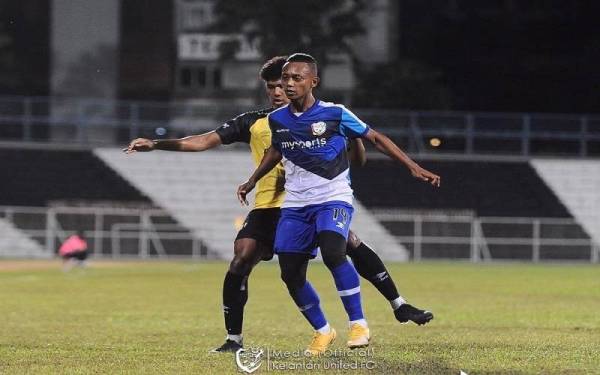 Mohd Faisal (depan), pada aksi pra musim bersama KUFC - Foto KUFC