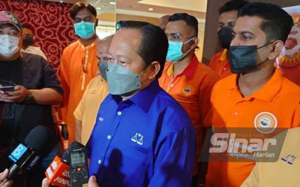 Ahmad ditemui pemberita selepas Majlis Perjumpaan Bersama Parti Makkal Sakti Malaysia di Hotel Granada pada Ahad.