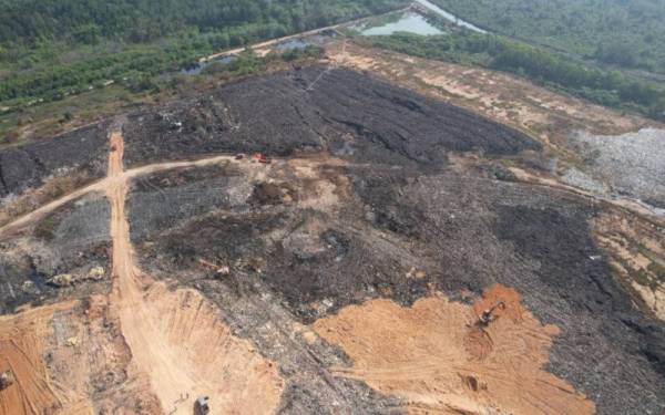 Keadaan tapak pelupusan sampah Pulau Burung selepas kebakaran berjaya dipadamkan keseluruhan pada Isnin.