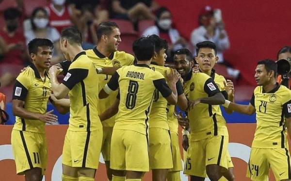 Prestasi hambar skuad Harimau Malaya pada Piala Suzuki AFF 2020 di Singapura menimbulkan pelbagai persoalan dalam kalangan penyokong bola sepak Malaysia.