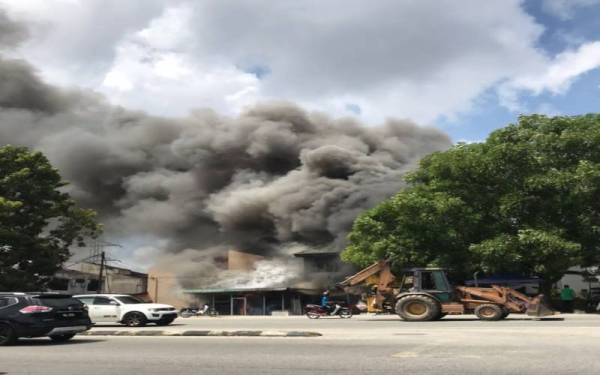 Keadaan kedai jahit yang terbakar dalam kejadian di Kampung Pengadang Baru, di Kuala Terengganu. Foto: Ihsan pembaca