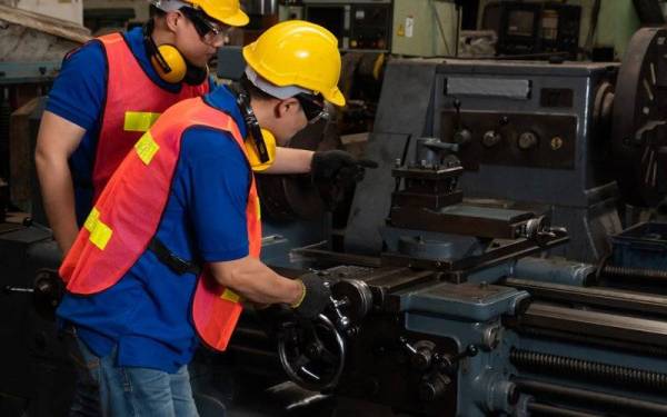 Penubuhan GITC yang diterajui oleh pihak industri akan bersama-sama kerajaan mengalas tanggungjawab bagi mengupayakan TVET dalam setiap rantaian nilai penghasilan graduan berkualiti. - Foto 123rf