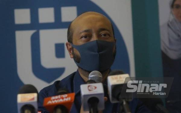 Mukhriz dalam sidang media selepas program Sepetang Bersama Datuk Seri Mukhriz Mahathir di d'Sultanaa Bazaar, Jalan Tun Abdul Razak pada Selasa.