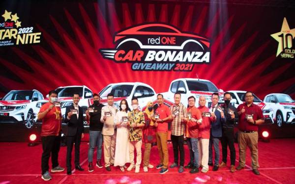 Seramai 20 rakan niaga jualan redONE menjadi pemenang Pemberian Bonanza Kereta.