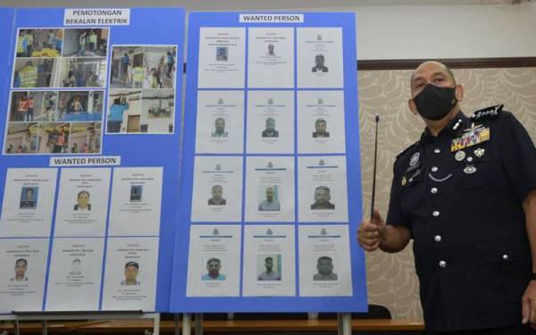 Mior Faridalathrash menunjukkan edaran gambar individu dikehendaki polis.