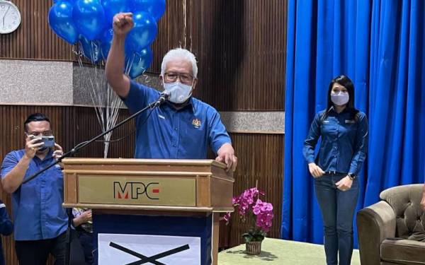 Hamzah ketika berucap dalam Program Kotak Prihatin Kepada Pertubuhan Pemandu Teksi Johor Bahru di Dewan Pusat Produktiviti Malaysia (MPC), Bandar Baru Uda, Johor Bahru pada Jumaat.