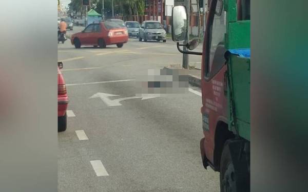 Gambar tular mangsa dalam keadaan terbaring meninggal dunia di lokasi kejadian.