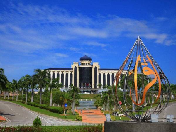 Sebanyak 70 peratus atau jangkaan lebih 5,000 pelajar Universiti Sains Islam Malaysia (USIM) di sini, dibenarkan kembali ke kampus memulakan Semester II, sesi akademik 2021/2022 bermula 21 Mac ini. - Gambar hiasan