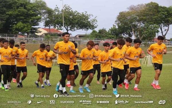 Skuad B-23 negara dijadualkan menentang Myanmar dalam aksi pembukaan Kumpulan B Kejuaraan AFF 2022 di Stadium Prince, Phnom Penh pada Selasa. - Foto FB FAM