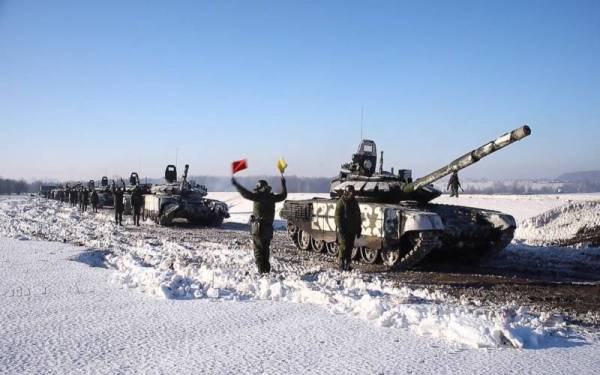 Unit kereta kebal Rusia kembali semula ke Moscow selepas latihan ketenteraan bersama Belarus berakhir pada Selasa. - Foto AFP