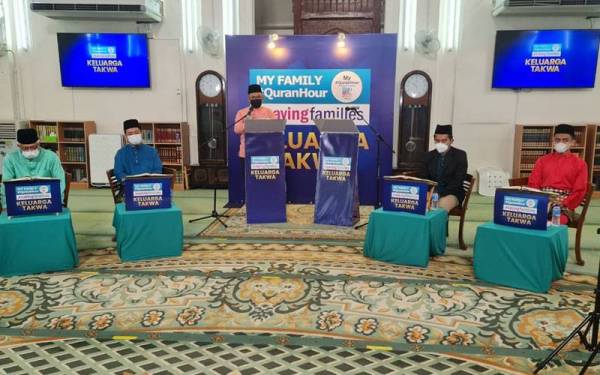 MYFAMILY #QuranHour #savingfamilies ‘Keluarga Takwa’ yang berlangsung di Masjid At-Taqwa, Taman Tun Dr Ismail pada Jumaat. Duduk dari kiri: Hussamuddin, Fazrul, Mohamad dan Harith Hakimi.