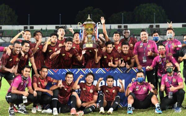 Pasukan Kedah FC meraikan kemenangan selepas muncul juara dalam kejohanan Piala Sabah Maju Jaya di Stadium Likas pada Jumaat malam. -Foto: Bernama