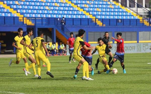 Malaysia dikejutkan dengan kekalahan 1-2 kepada Laos pada aksi Kumpulan B Kejohanan Bawah 23 AFF di Stadium Prince,Phnom Penh Jumaat lalu. - Foto FAM