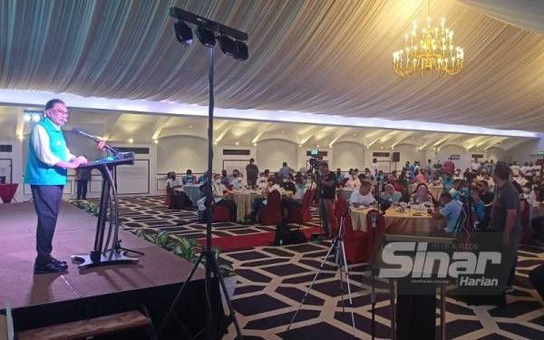 Anwar ketika berucap pada Majlis Pelancaran Jentera Parti Keadilan Rakyat (PKR) di Pulai Spring Resort, Kulai, pada malam Ahad.