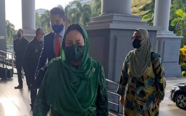 Rosmah hadir di Mahkamah Tinggi Kuala Lumpur bagi prosiding bela diri terhadap pertuduhan kes rasuah projek hibrid solar bernilai RM1.25 bilion berlangsung, pembelaan menutup kesnya pada Rabu.