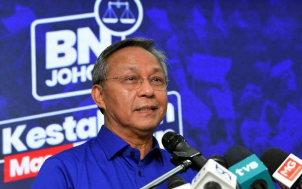  Hasni yang juga Pengerusi Badan Perhubungan UMNO Johor berucap pada Majlis Pengumuman dan Penyerahan Watikah Calon BN di Badan Perhubungan UMNO Negeri Johor hari ini. - Foto Bernama
