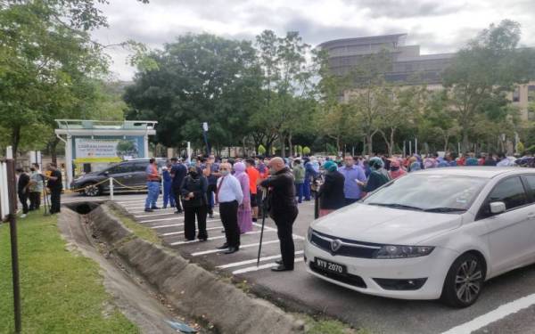 Gegaran turut dirasai di bangunan Kementerian Wilayah Persekutuan Putrajaya.