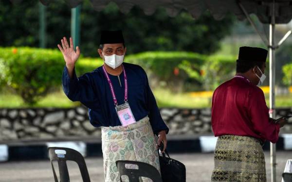 Sahruddin tiba di Pusat Penamaan Calon di Dewan Karisma, Insitut Kemahiran Tinggi Belia Negara (IKTBN) Pagoh bagi proses penamaan calon, pada Sabtu. - Foto Bernama