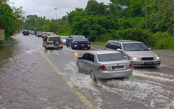 Polis akan melakukan SJR di Lubok Jong, Pasir Mas bagi membendung kemasukan individu tidak berkaitan ke lokasi banjir di Rantau Panjang.