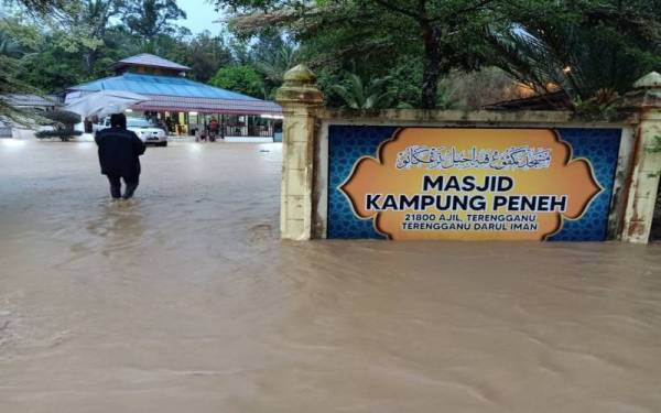 Sebanyak 44 kawasan di Hulu Terengganu mengalami gangguan bekalan air tidak berjadual susulan banjir teruk yang melanda daerah itu.