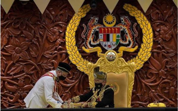 Al-Sultan Abdullah mengingatkan ahli politik di negara ini fokus kepada usaha menjaga kepentingan rakyat.