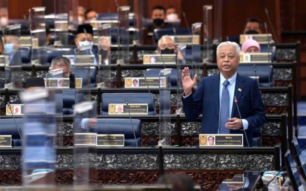 Ismail Sabri pada sesi soal jawab Mesyuarat Pertama Penggal Kelima, Parlimen ke-14 di Dewan Rakyat pada Selasa. - Foto Bernama