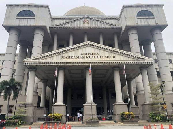 Dua rakan mengaku tidak bersalah di Mahkamah Sesyen Kuala Lumpur pada Selasa atas dua kesalahan merompak secara berkumpulan terhadap dua wanita warga Jepun dan Perancis, dua bulan lalu.