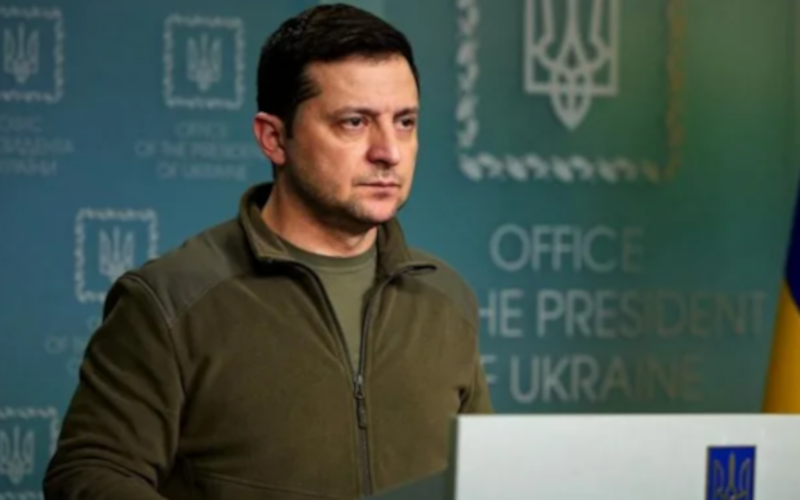 Zelenskyy menggunakan pelbagai pilihan yang ada untuk memperkuatkan pertahanan negara itu daripada serangan ganas Rusia. - Foto: Agensi