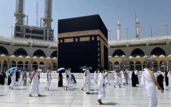 Kementerian Haji dan Umrah Arab Saudi mengumumkan kelonggaran untuk tidak lagi mewajibkan permit bagi ziarah dan solat di Masjidil Haram dan Masjid Nabawi bermula Sabtu. - Foto AFP