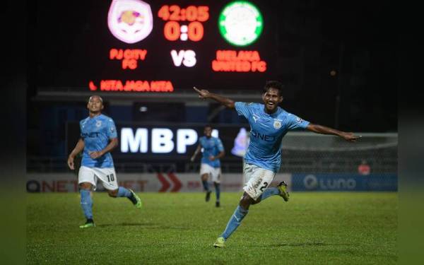 Kumaahran meraikan jaringan ketika menentang Melaka United FC pada aksi Liga Super di Petaling Jaya.