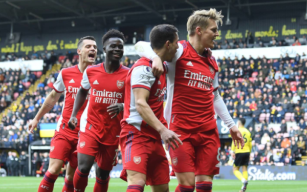 Odegaard (kanan) meraikan jaringannya bersama rakan sepasukan ketika bantu Arsenal tewaskan Watford di Vicarage Road pada Ahad.