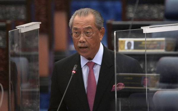 Ahli Parlimen Pagoh Tan Sri Muhyiddin Yasin bercakap pada sesi perbahasan Mesyuarat Pertama Penggal Kelima, Parlimen ke-14 di Bangunan Parlimen hari ini. -Foto Bernama