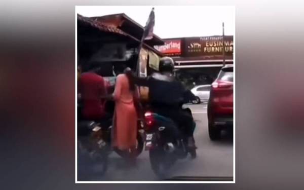 Rakaman video tular memaparkan seorang lelaki meragut rantai emas seorang wanita di Taman Selayang Jaya pada Ahad.