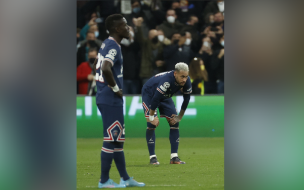 Pemain PSG kelihatan kecewa dengan kekalahan berkenaan. - Foto EPA