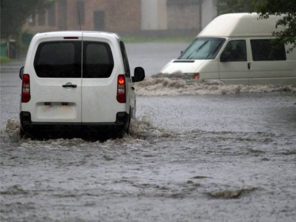 Negara berkemungkinan mengalami banjir kilat di beberapa negeri bermula 14 Mac sehingga pertengahan Mei depan susulan peralihan monsun.