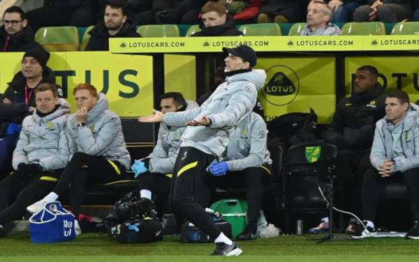 Reaksi Tuchel ketika melihat aksi para pemain Chelsea berdepan Norwich City dalam perlawanan liga di Stadium Carrow Road. FOTO: AFP