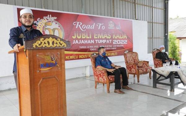 Nik Muhamamd Zawawi ketika berucap pada Program Road To Jubli Emas KADA di Tumpat pada Sabtu.